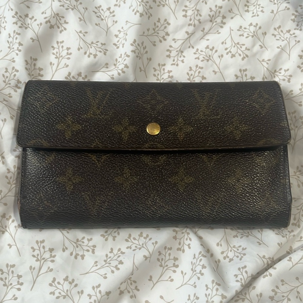 LV monogram international